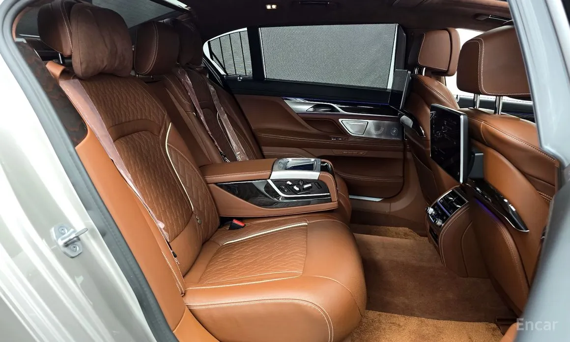 Фото 12 - BMW 7 Series