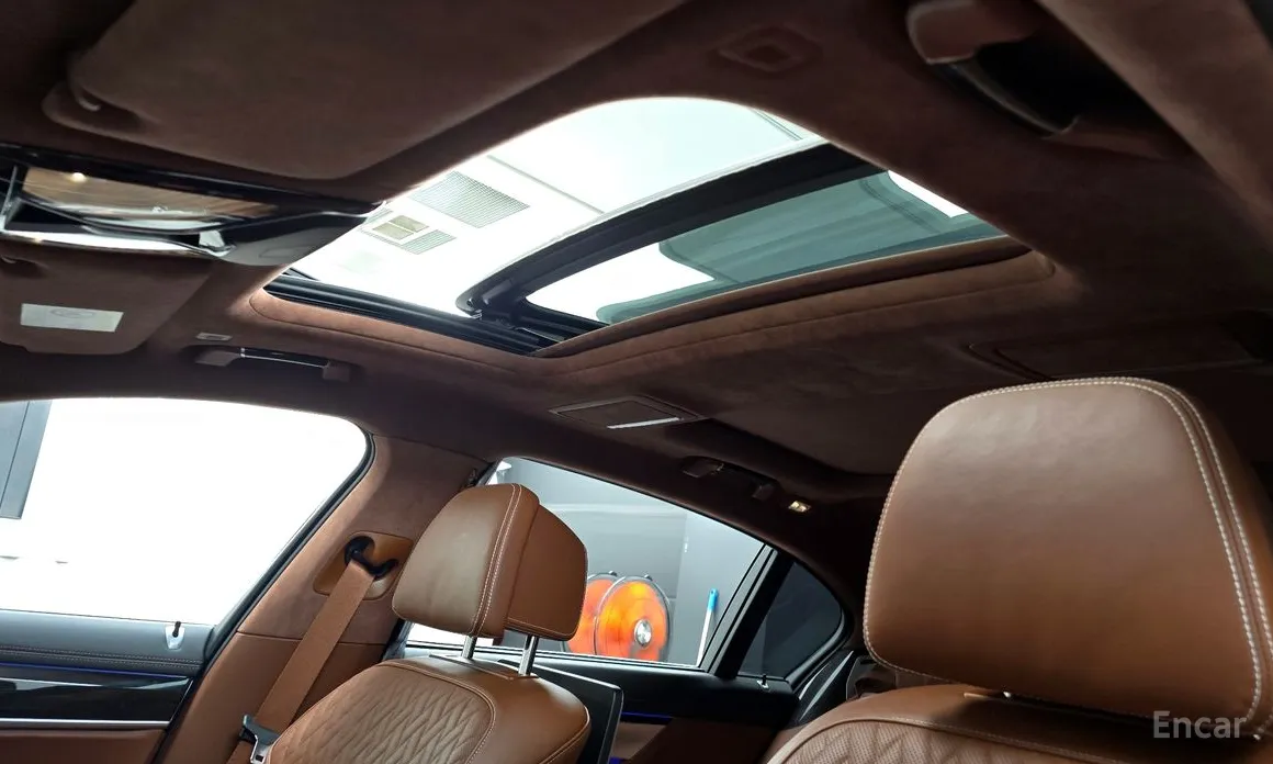 Фото 18 - BMW 7 Series