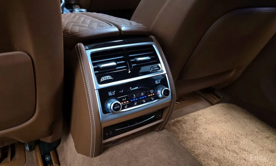 Фото 19 - BMW 7 Series