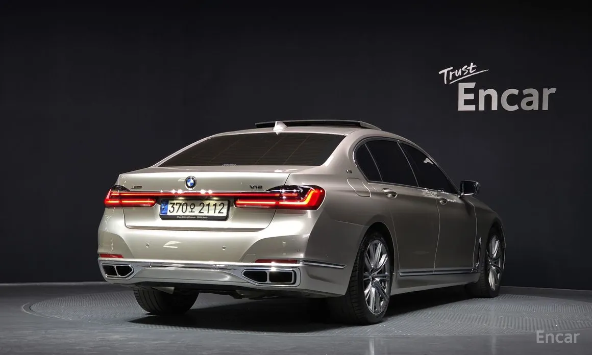 Фото 2 - BMW 7 Series