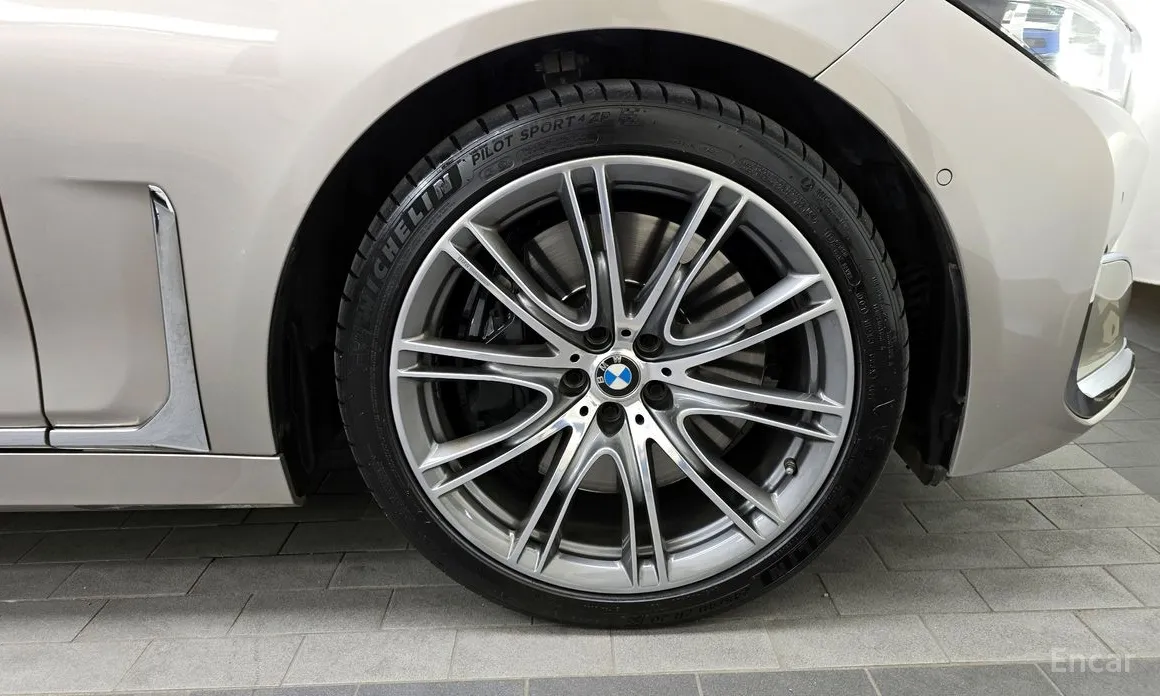 Фото 5 - BMW 7 Series