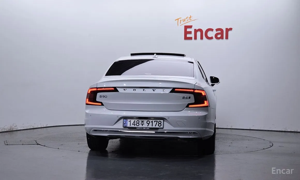 Фото 4 - Volvo S90