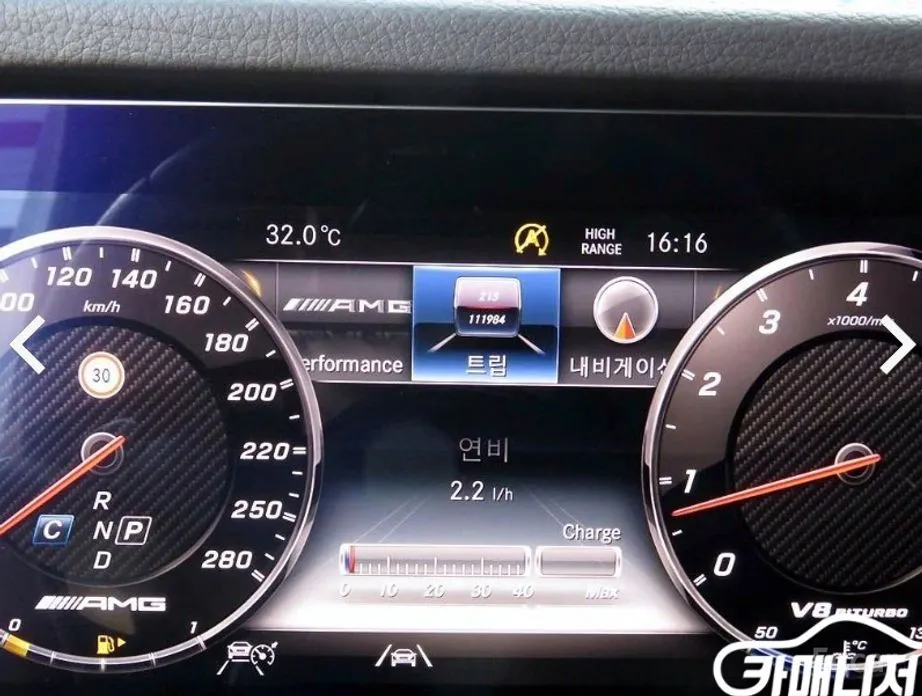 Фото 9 - Mercedes-Benz G-Class