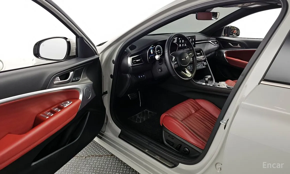 Фото 10 - Genesis G70