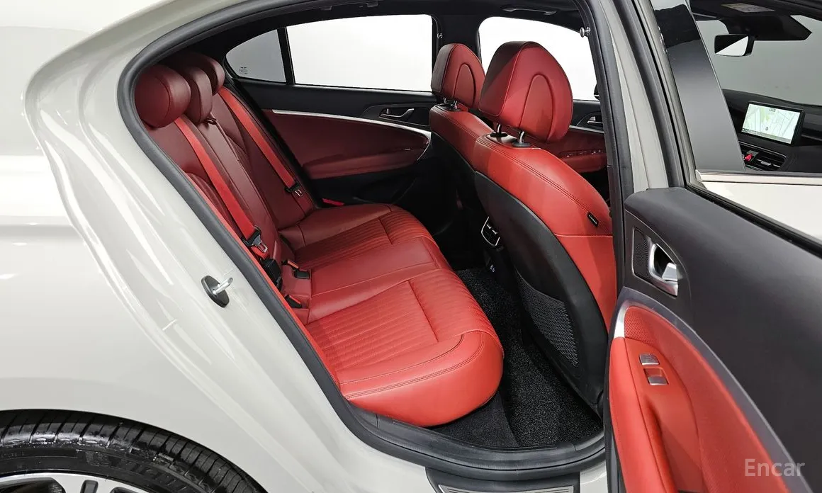 Фото 12 - Genesis G70