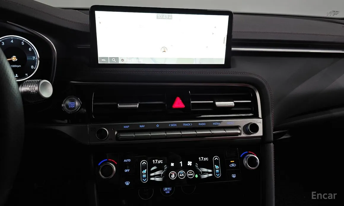 Фото 14 - Genesis G70