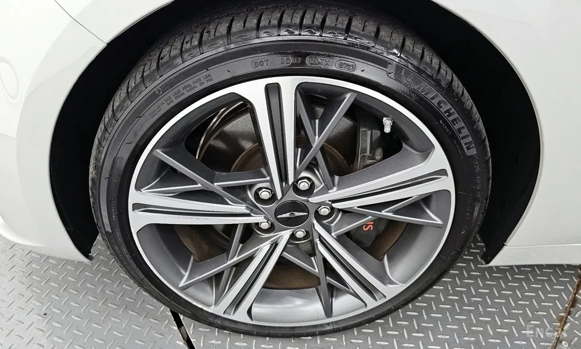 Фото 5 - Genesis G70