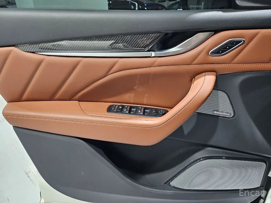 Фото 16 - Maserati Levante