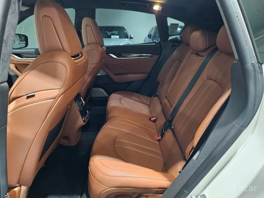 Фото 18 - Maserati Levante