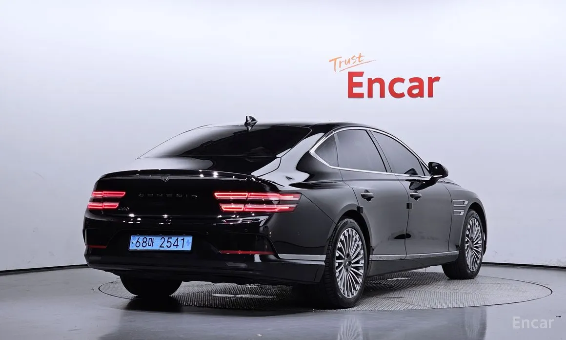 Фото 2 - Genesis G80