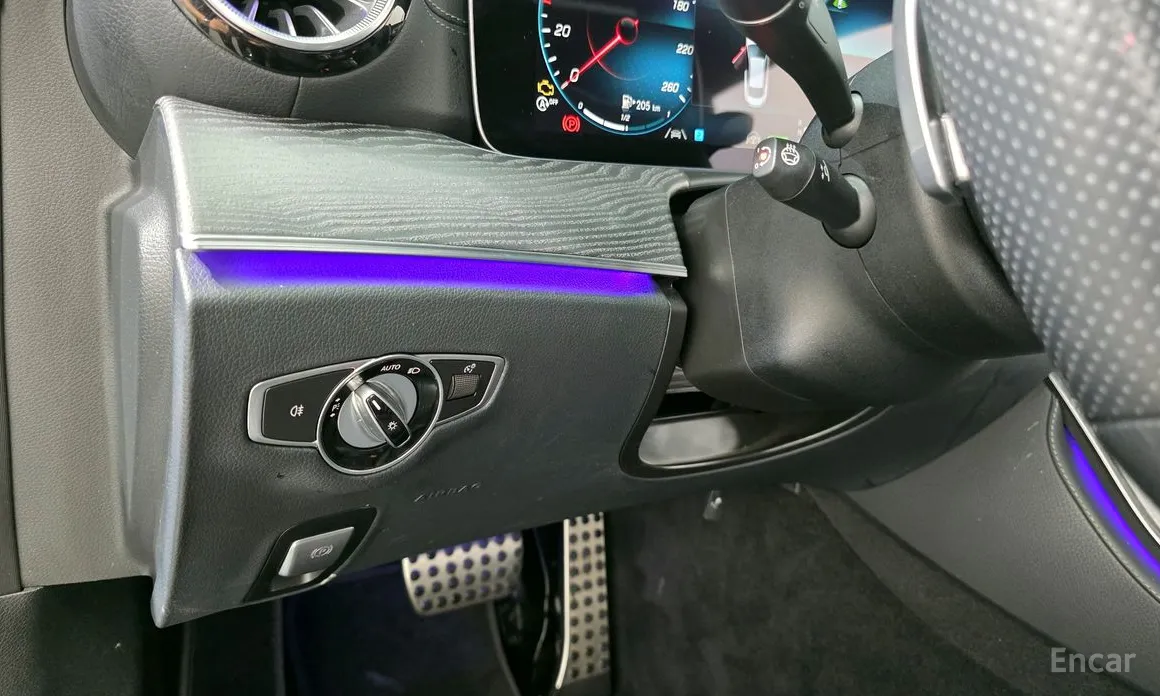 Фото 14 - Mercedes-Benz E-Class