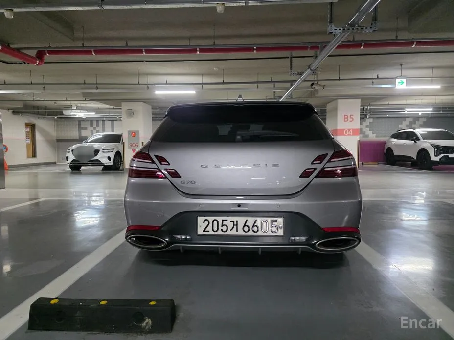 Фото 6 - Genesis G70