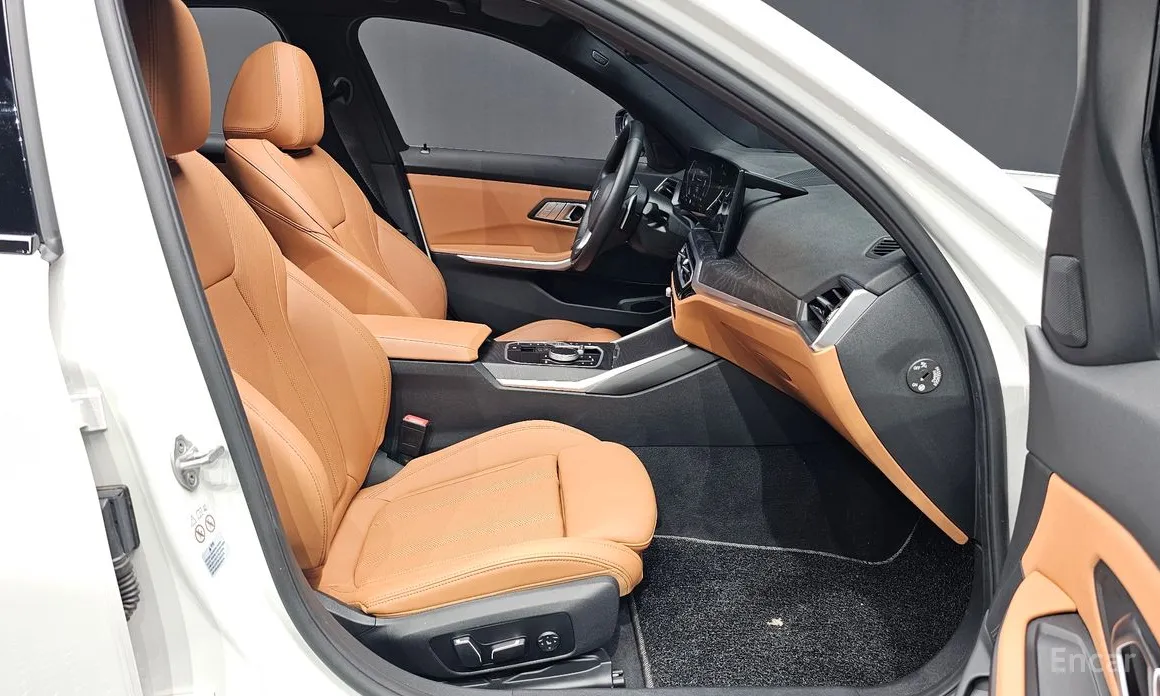 Photo 10 - BMW 3 Series