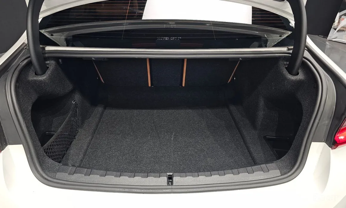 Photo 20 - BMW 3 Series