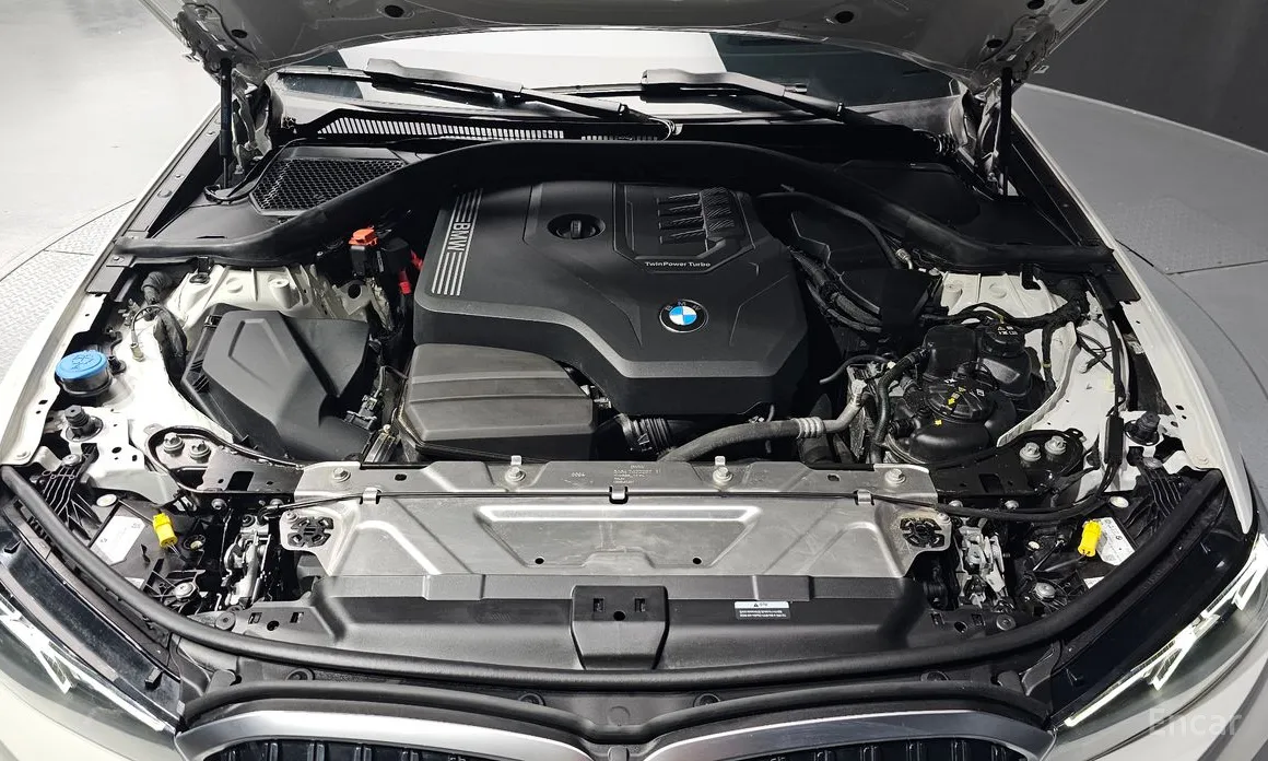 Photo 6 - BMW 3 Series