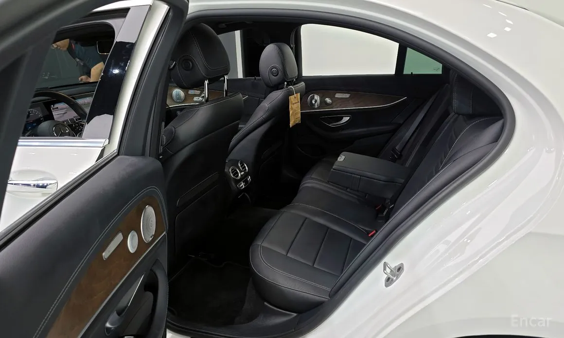 Фото 11 - Mercedes-Benz E-Class