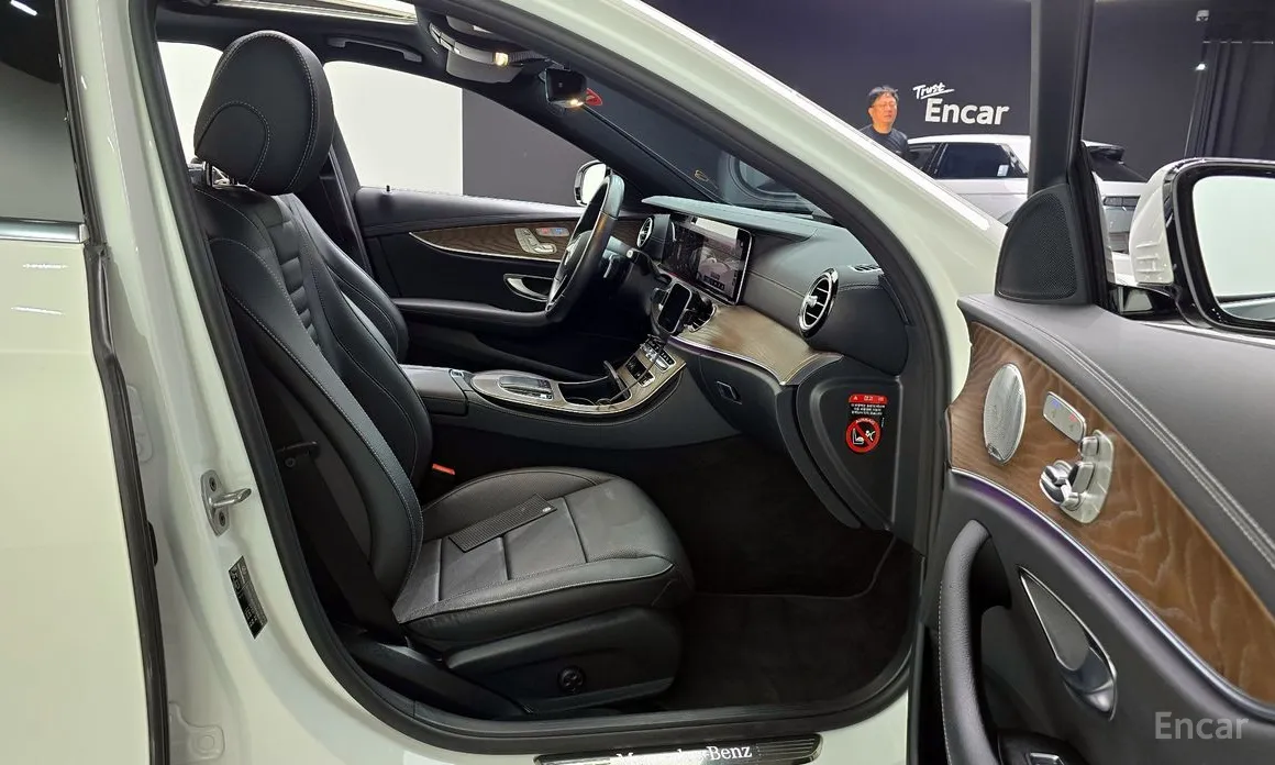 Фото 12 - Mercedes-Benz E-Class