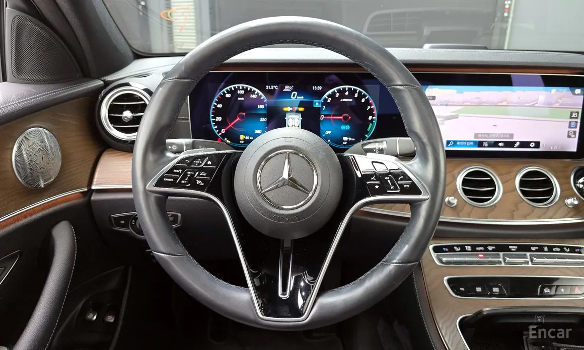 Фото 13 - Mercedes-Benz E-Class