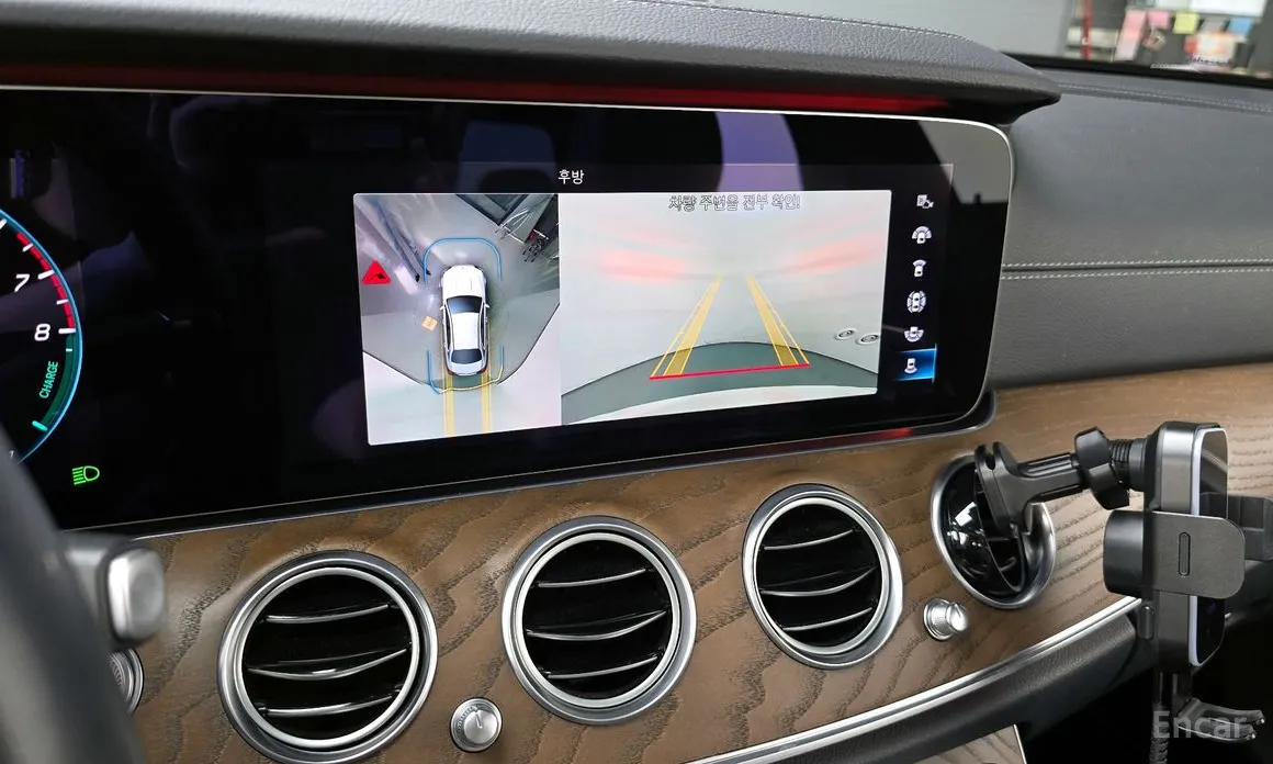 Фото 15 - Mercedes-Benz E-Class