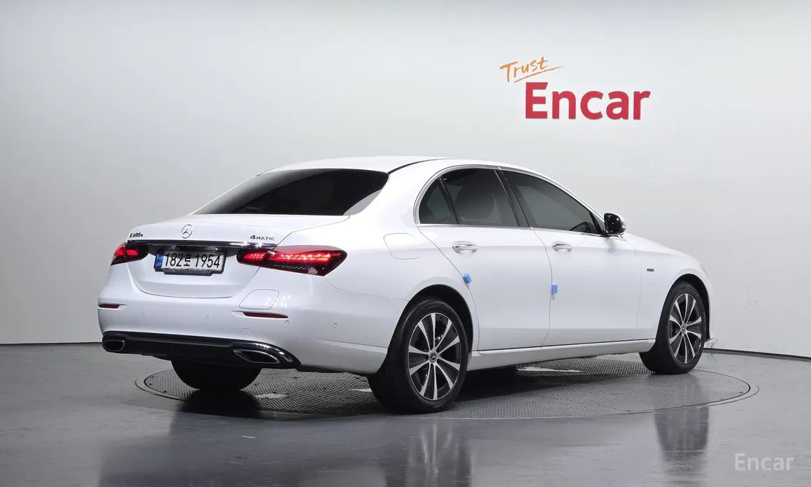 Фото 2 - Mercedes-Benz E-Class