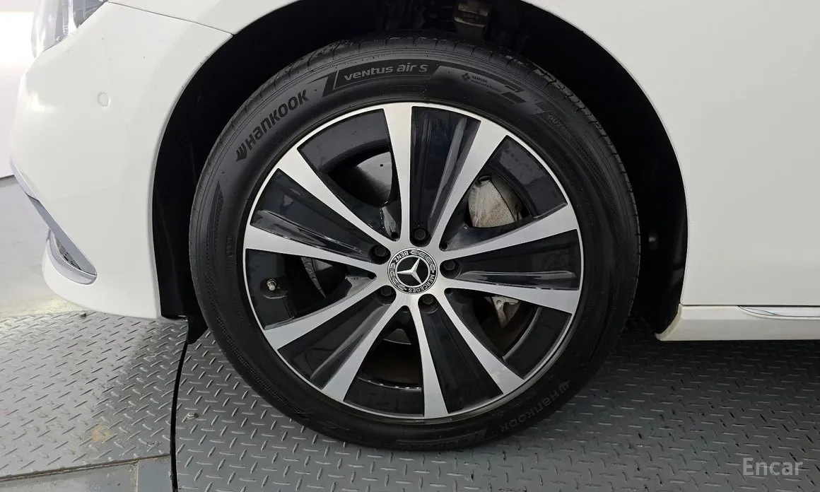 Фото 5 - Mercedes-Benz E-Class