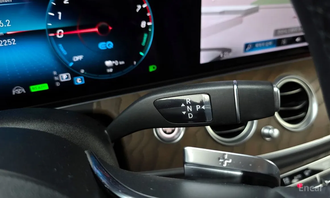 Фото 9 - Mercedes-Benz E-Class