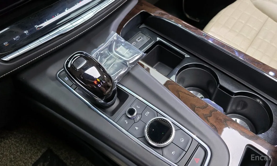 Фото 9 - Cadillac Escalade