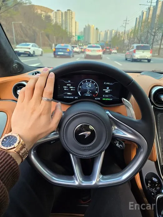 Фото 9 - McLaren GT