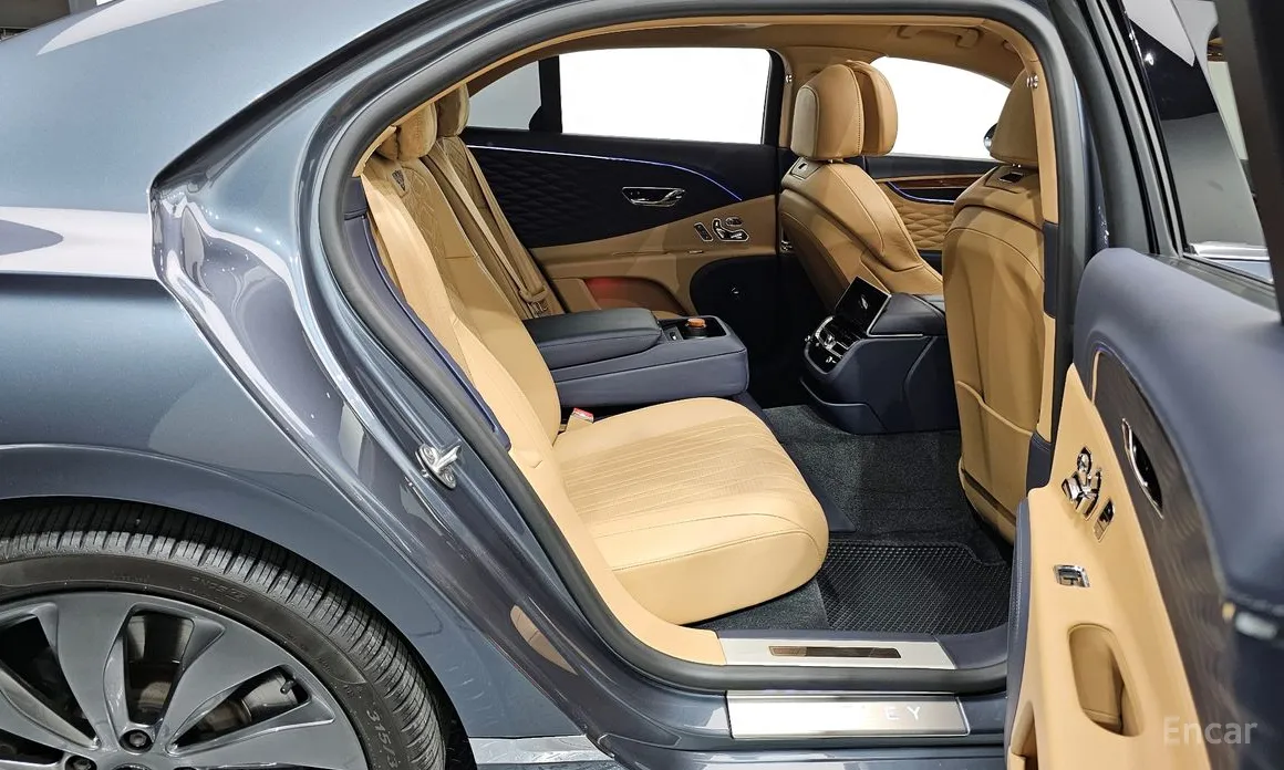 Фото 12 - Bentley Flying Spur