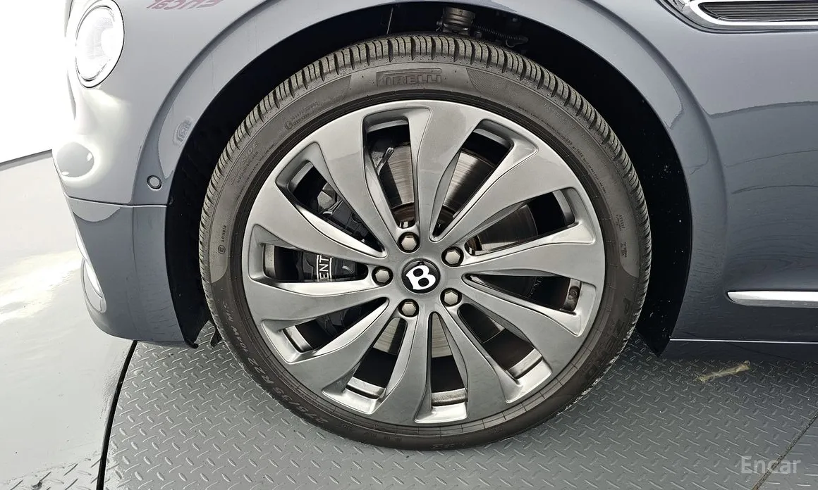 Фото 5 - Bentley Flying Spur