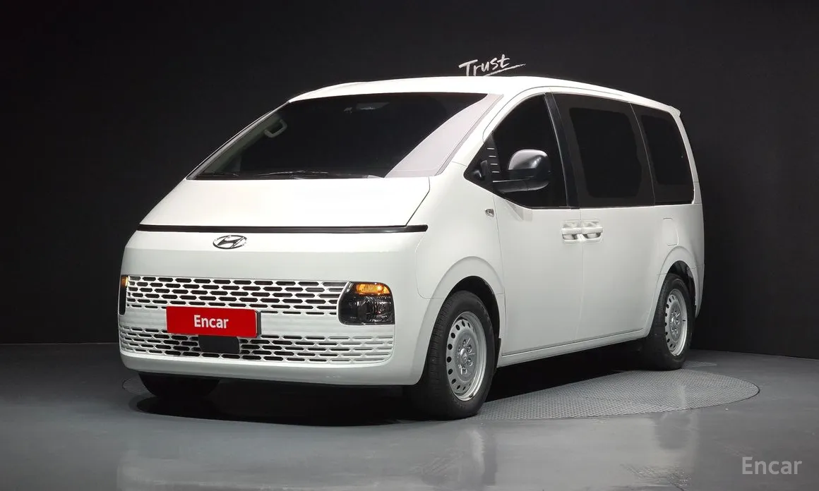 Фото 1 - Hyundai Staria