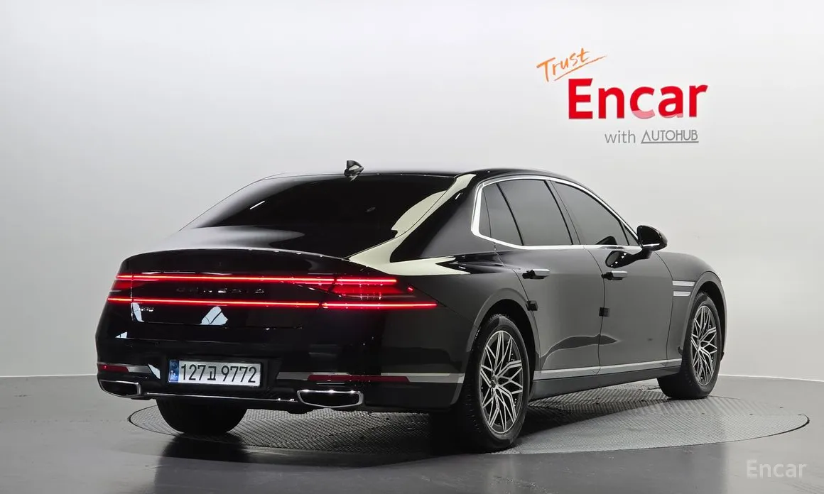 Фото 2 - Genesis G90