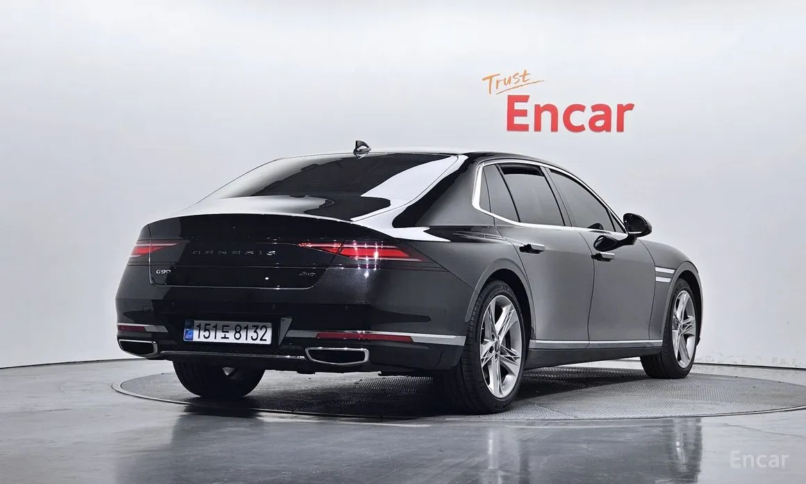 Фото 2 - Genesis G90