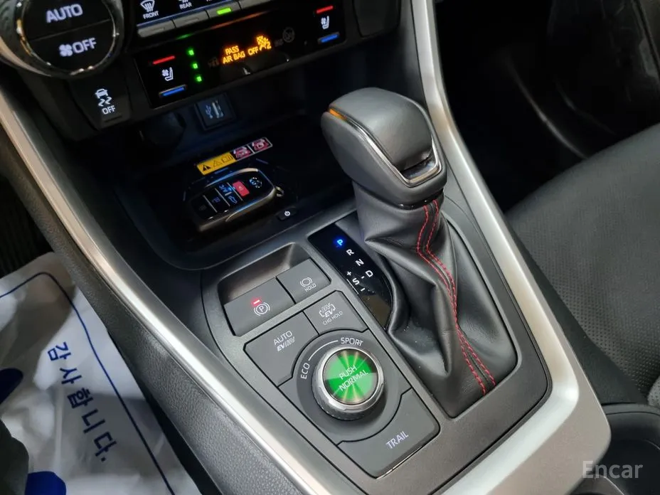 Фото 16 - Toyota RAV4