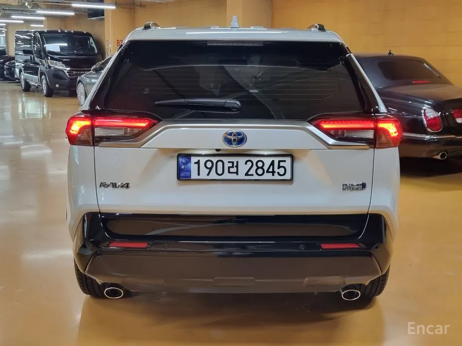 Фото 2 - Toyota RAV4