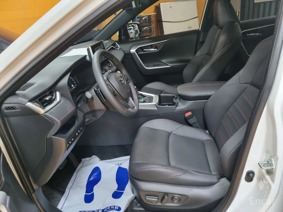 Фото 8 - Toyota RAV4