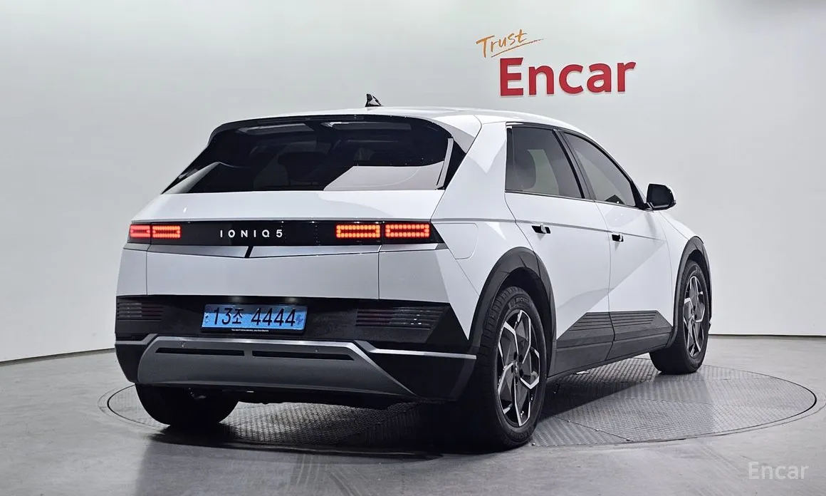 Фото 2 - Hyundai Ioniq 5