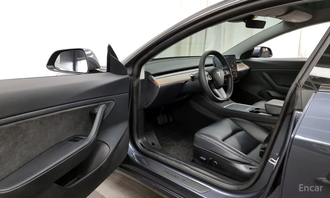 Фото 10 - Tesla Model 3