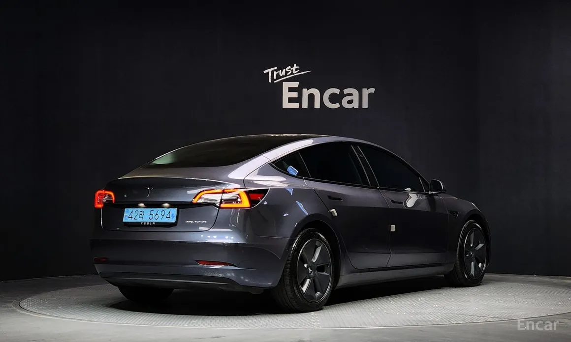 Фото 2 - Tesla Model 3