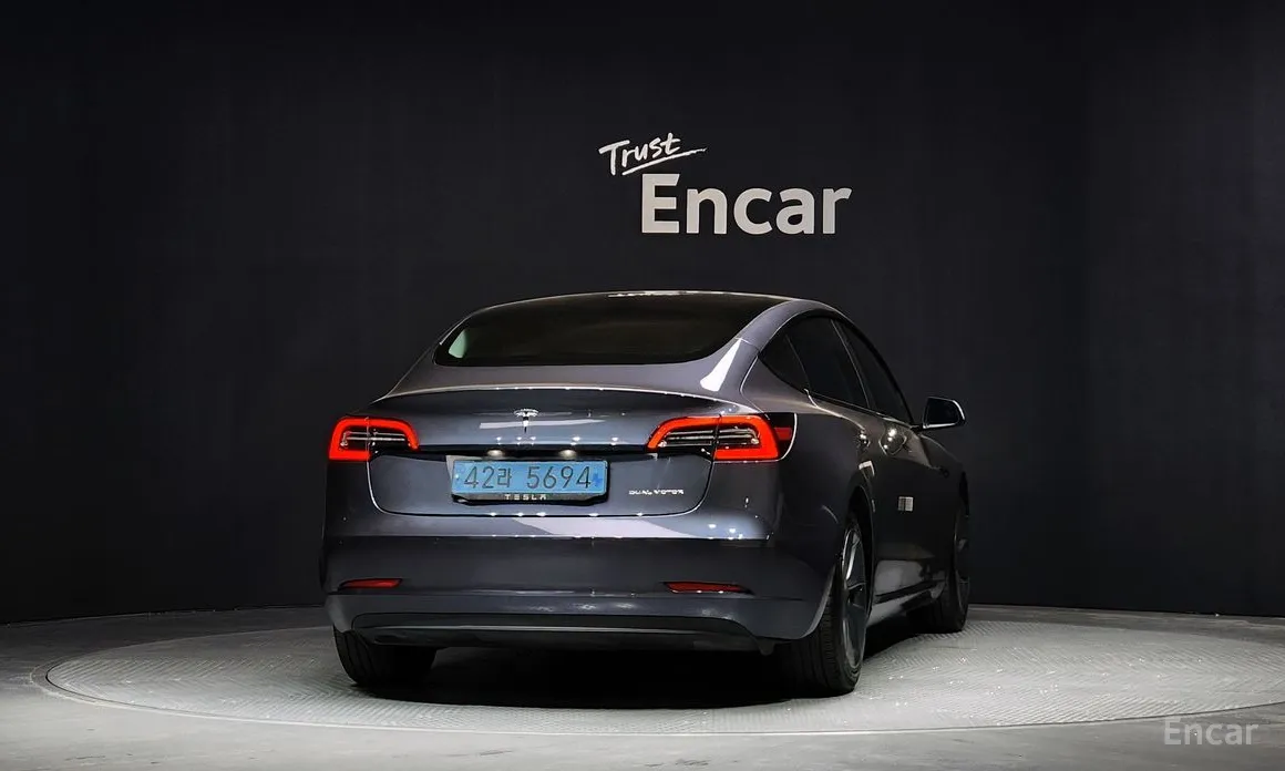 Фото 4 - Tesla Model 3