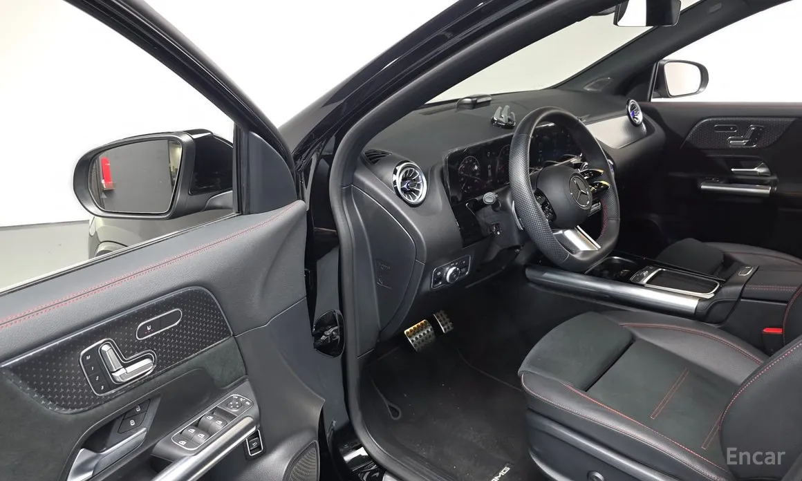 Photo 11 - Mercedes-Benz GLA-Class