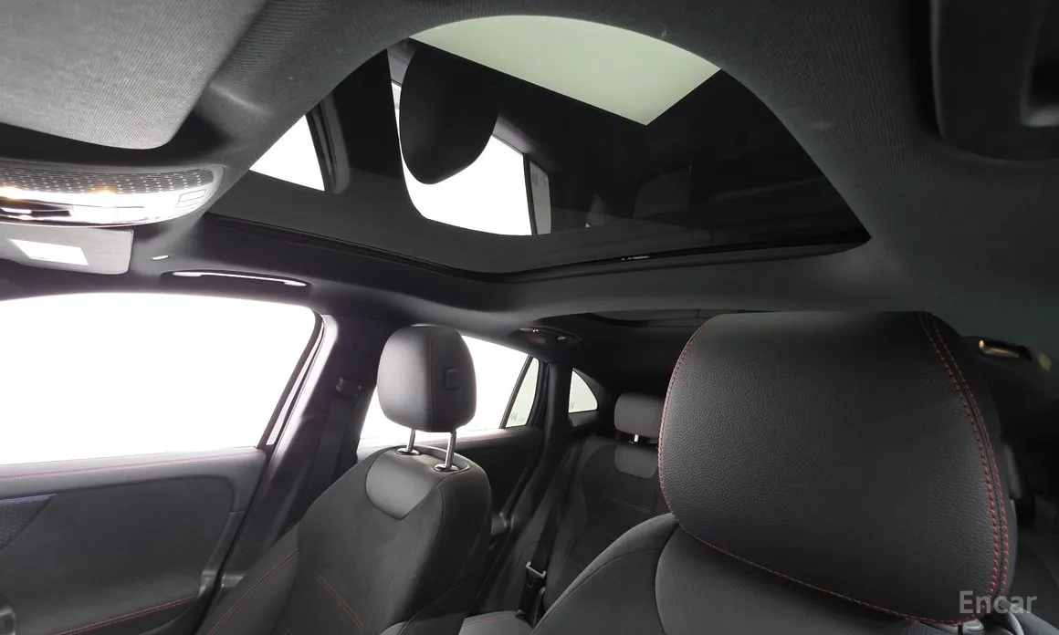 Photo 17 - Mercedes-Benz GLA-Class