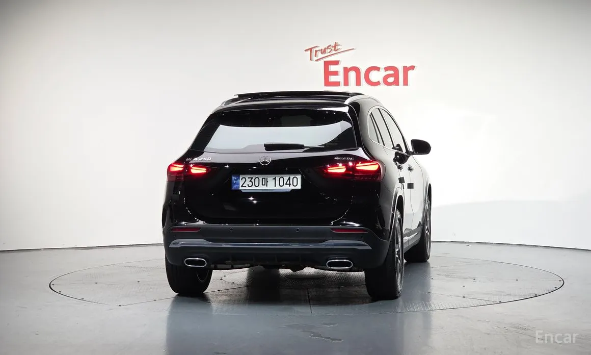 Photo 4 - Mercedes-Benz GLA-Class