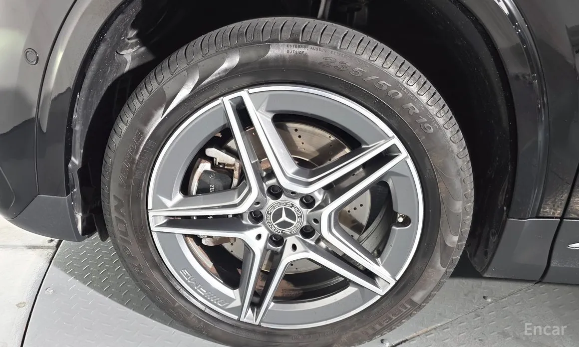 Photo 5 - Mercedes-Benz GLA-Class