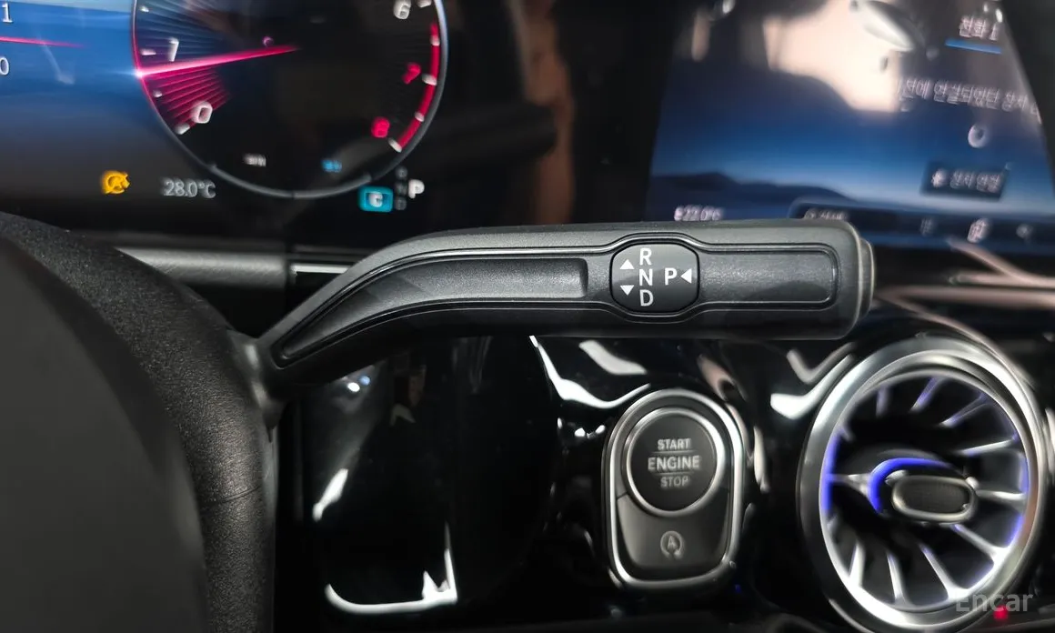 Photo 9 - Mercedes-Benz GLA-Class