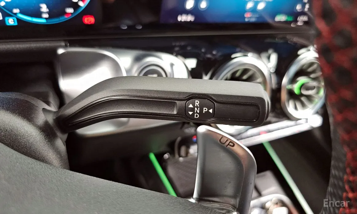 Фото 9 - Mercedes-Benz GLB-Class