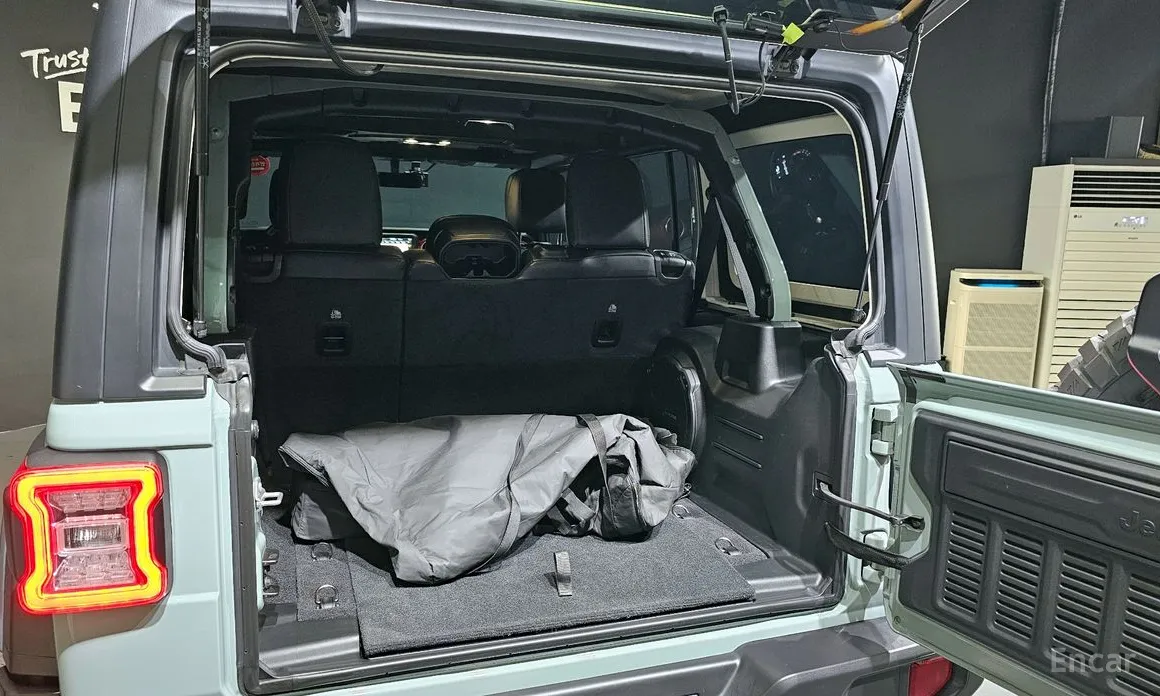 Фото 20 - Jeep Wrangler