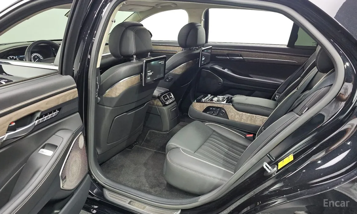 Фото 11 - Genesis G90