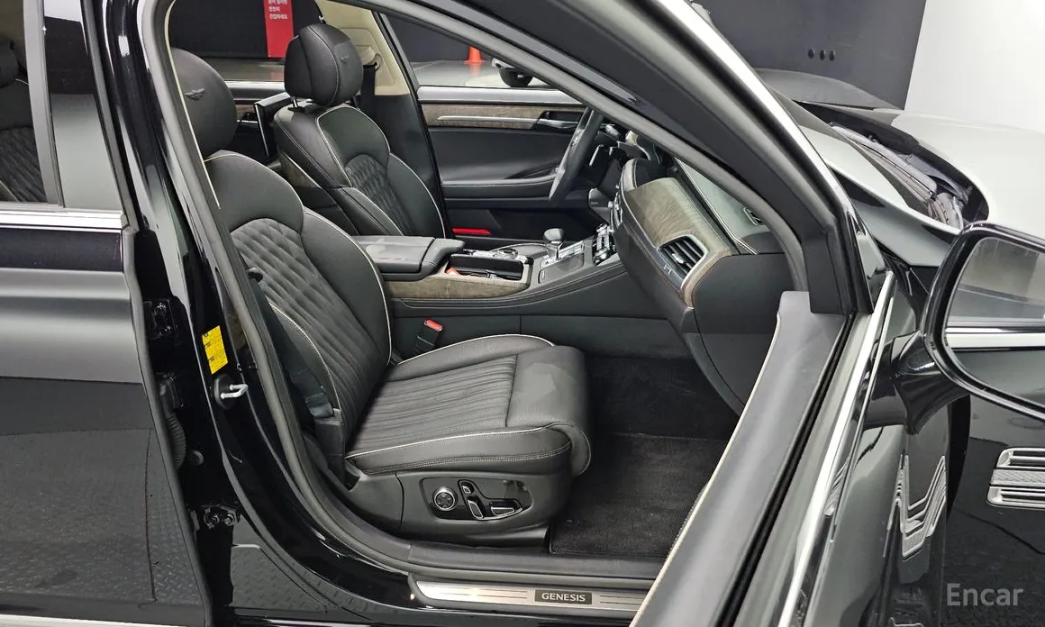 Фото 12 - Genesis G90