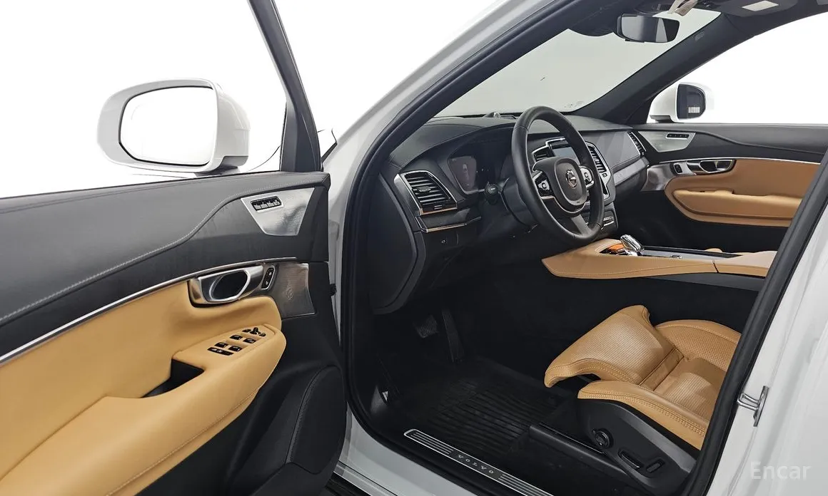 Фото 10 - Volvo XC90